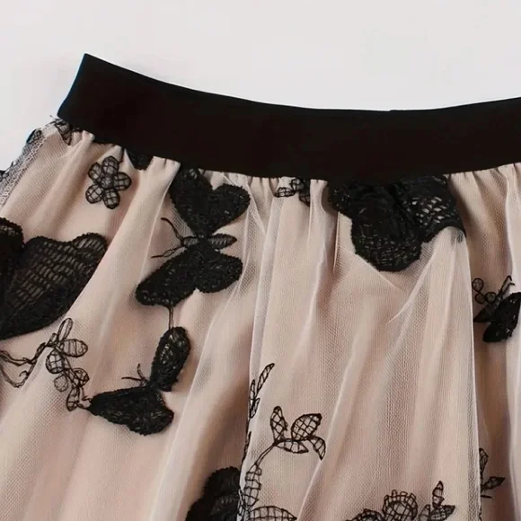 BOUTIQUE 3-D BUTTERFLY MESH SKIRT - Picture 3 of 4